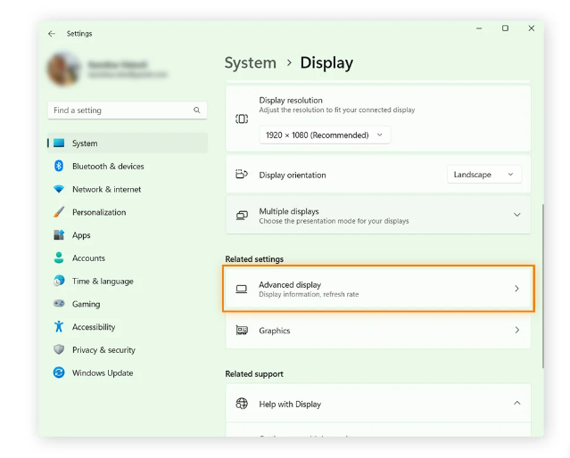 Chọn Display và cuộn xuống, chọn Advanced display (Windows 11) hoặc Advanced display settings (Windows 10).