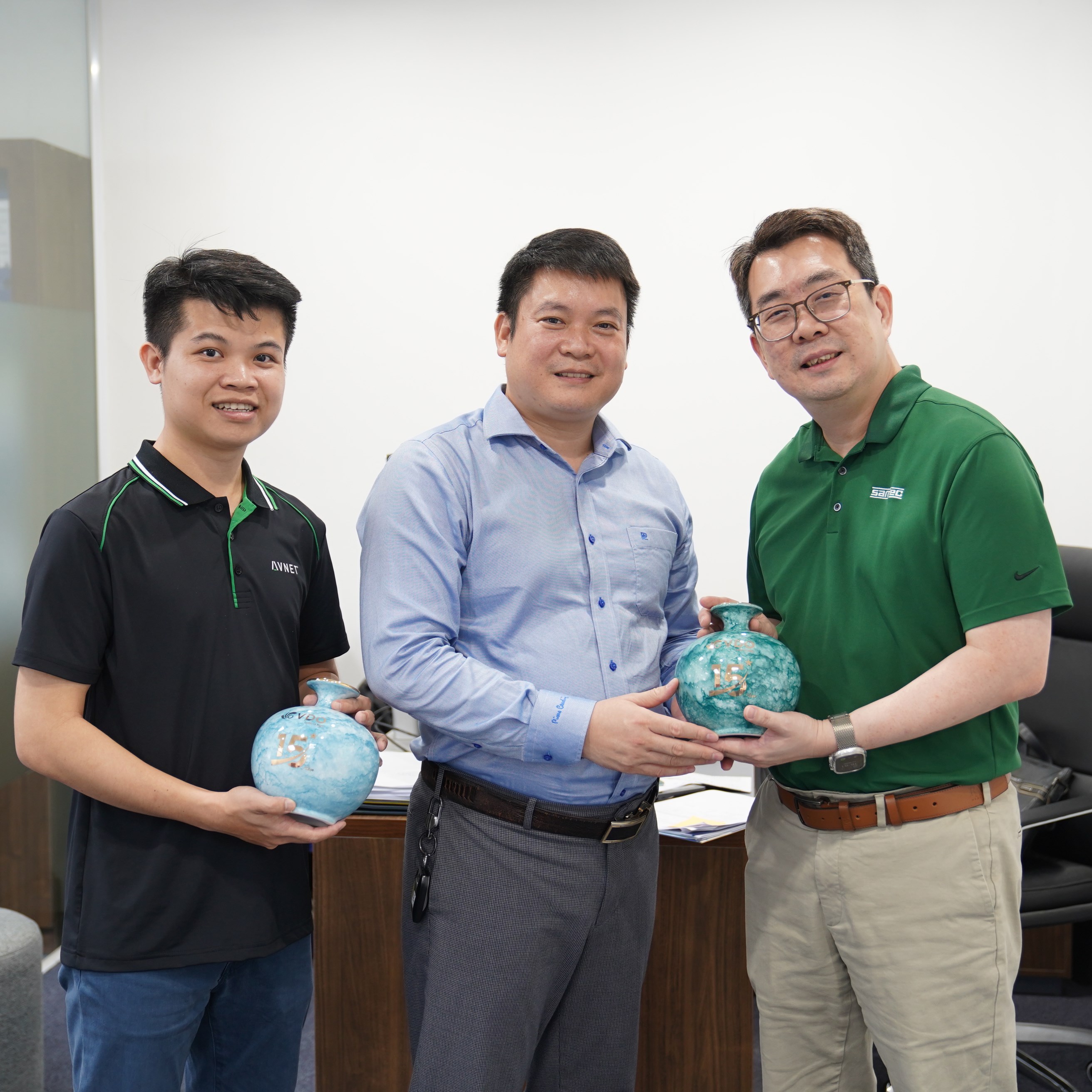 Samtec làm việc với VDO: Hướng tới hợp tác chiến lược trong lĩnh vực kết nối điện tử