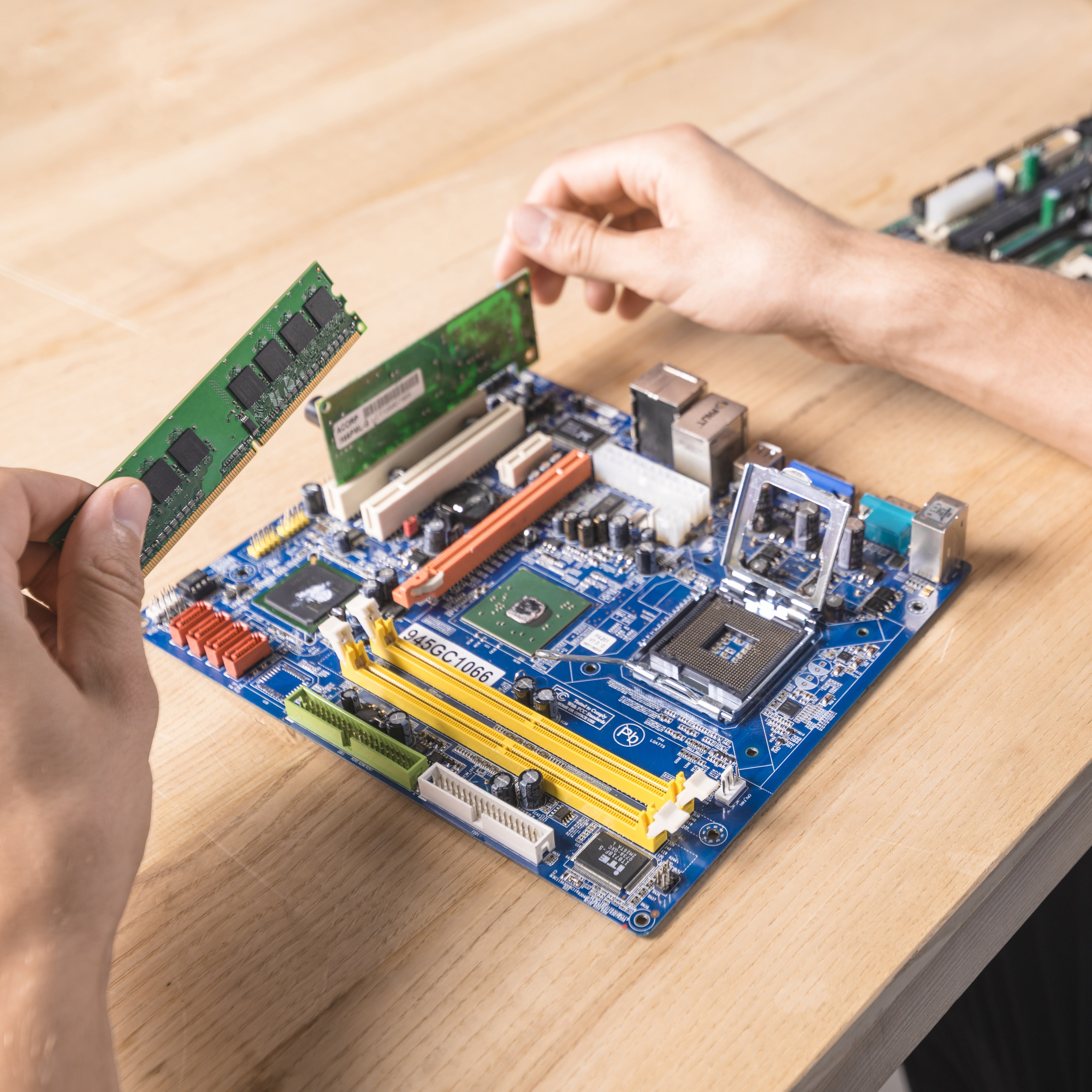 Giá bộ nhớ tăng sốc đầu 2026: PC và smartphone đồng loạt vào chu kỳ điều chỉnh mới